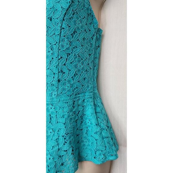 Nicole Miller V-Neck Peplum Lace Criss Cross Back Top Blouse Size Small - Picture 3 of 8